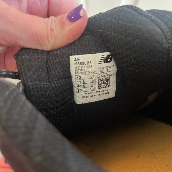 Men’s New Balance shoes - Picture 2 of 4